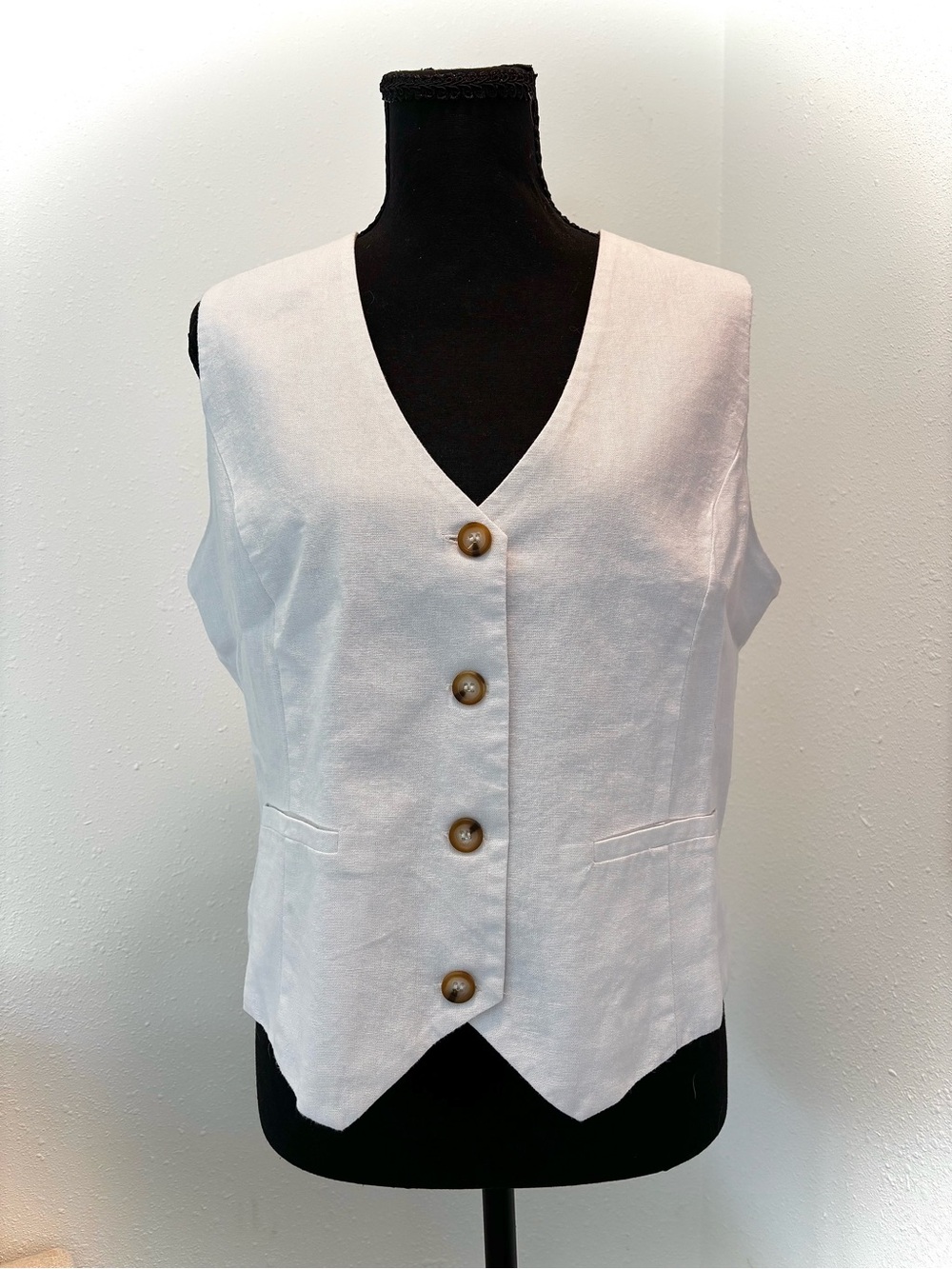 Tahari White Linen Button-Front Vest